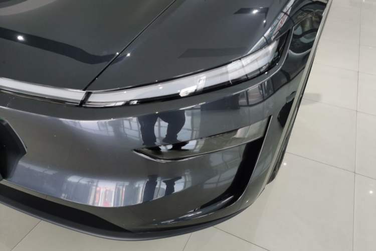 Used Tesla Model Y 2025 Long-Range All-Wheel Drive First Edition Left Front Headlight