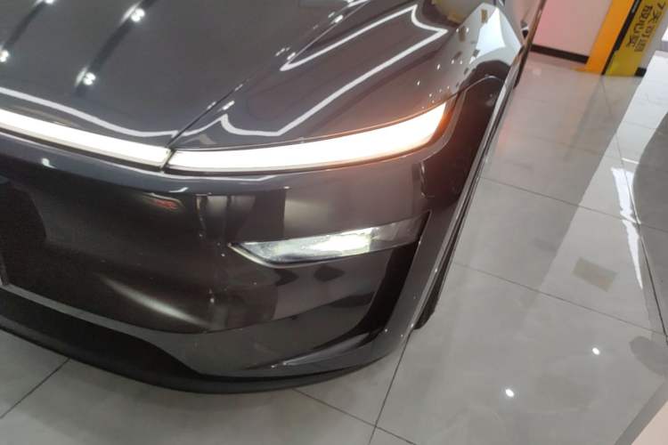 Used Tesla Model Y 2025 Long-Range All-Wheel-Drive Version Left Front Headlight