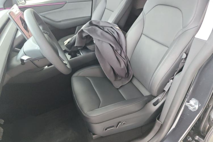 Used Tesla Model Y 2025 Rear-Wheel-Drive Version Left Front Seat