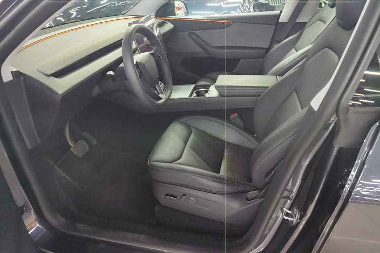 Used Tesla Model Y 2025 Rear-Wheel-Drive Version Left Front Seat