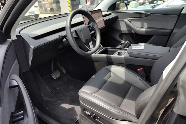 Used Tesla Model Y 2025 Rear-Wheel-Drive Version Left Front Seat