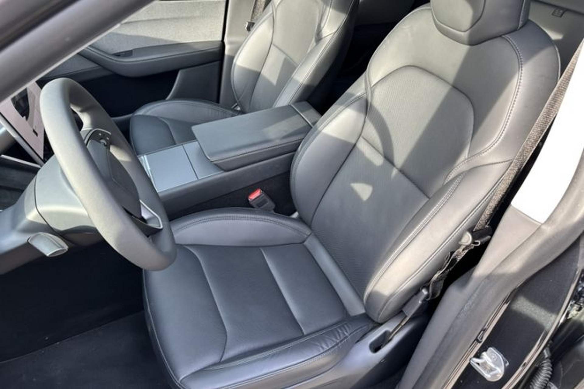 Used Tesla Model Y 2025 Rear-Wheel Drive First Edition Left Front Seat