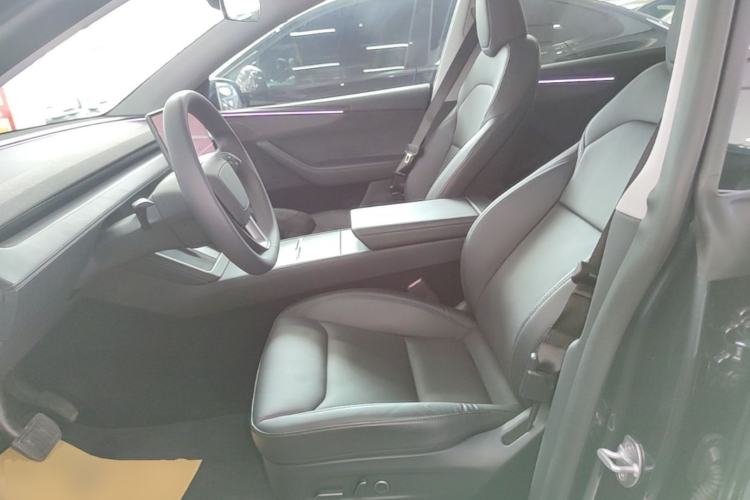 Used Tesla Model Y 2025 Long-Range All-Wheel-Drive Version Left Front Seat