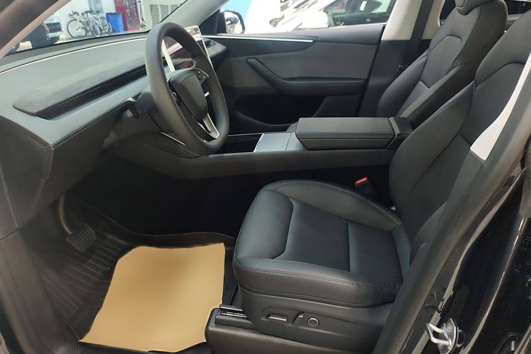 Used Tesla Model Y 2025 Rear-Wheel Drive First Edition Left Front Seat