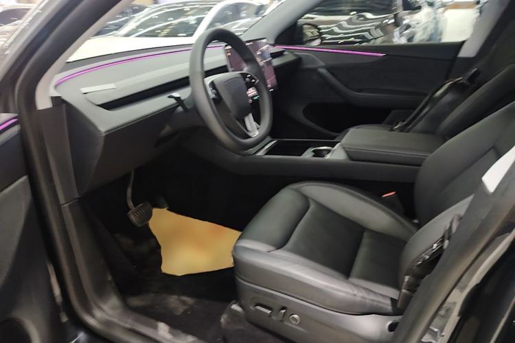 Used Tesla Model Y 2025 Long-Range All-Wheel-Drive Version Left Front Seat