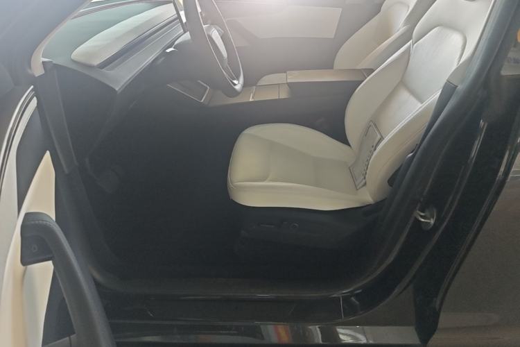 Used Tesla Model Y 2025 Long-Range All-Wheel Drive First Edition Left Front Seat