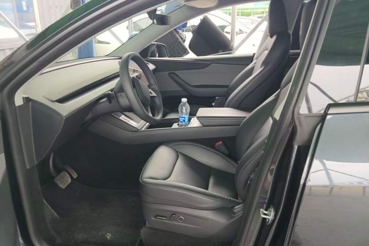 Used Tesla Model Y 2025 Rear-Wheel-Drive Version Left Front Seat