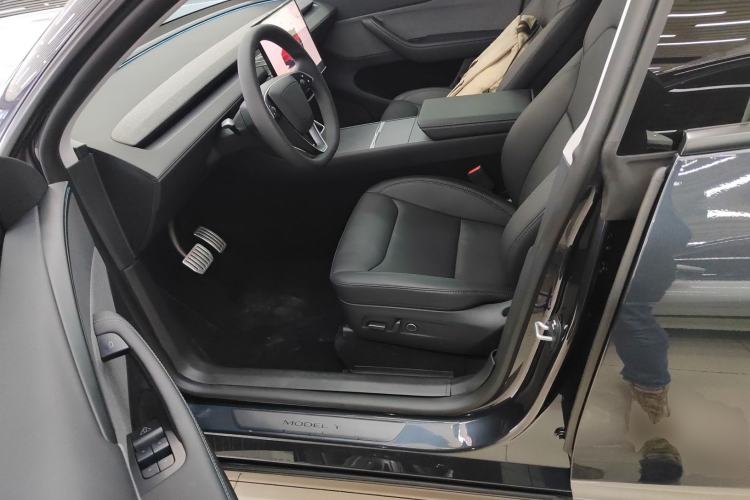 Used Tesla Model Y 2025 Rear-Wheel-Drive Version Left Front Seat