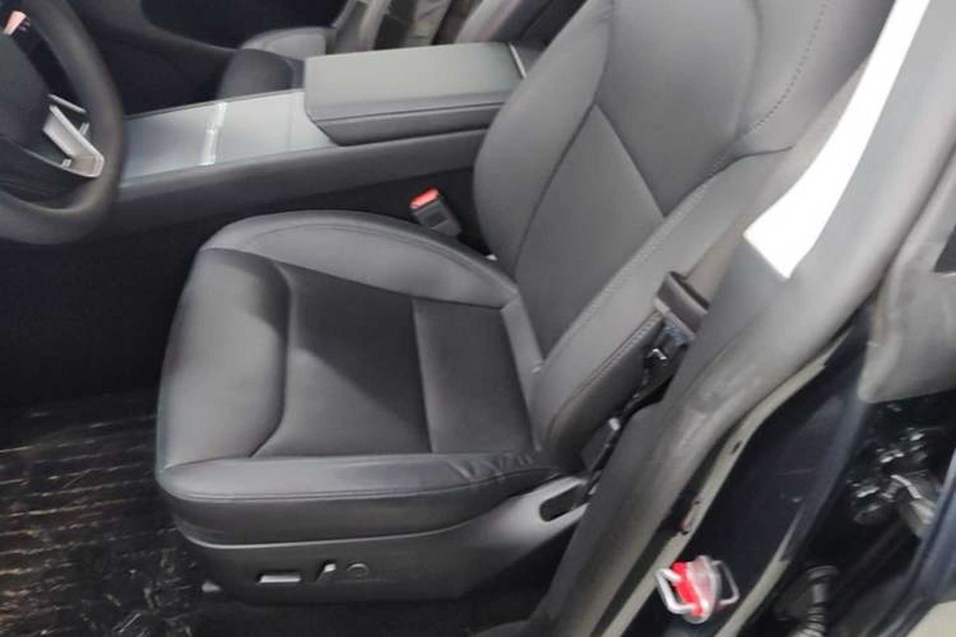 Used Tesla Model Y 2025 Rear-Wheel Drive First Edition Left Front Seat