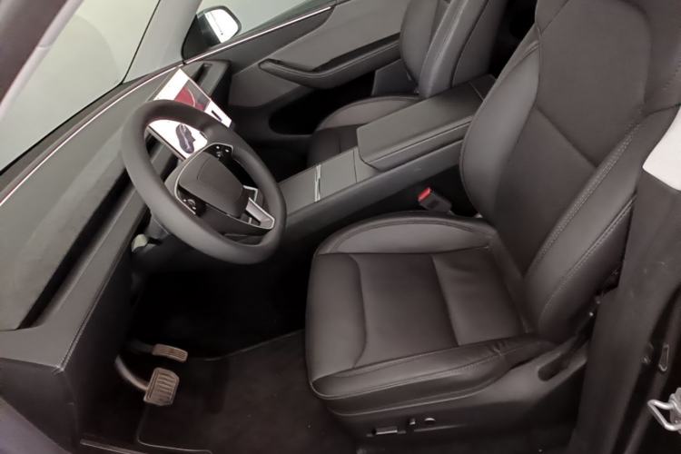 Used Tesla Model Y 2025 Rear-Wheel Drive First Edition Left Front Seat