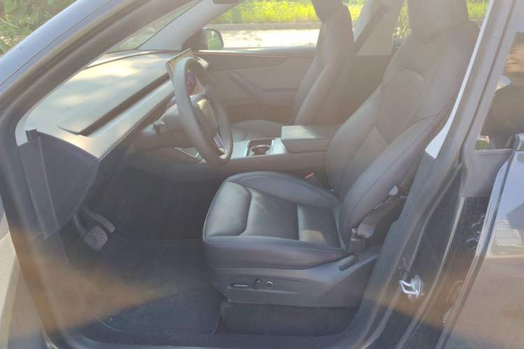 Used Tesla Model Y 2025 Rear-Wheel-Drive Version Left Front Seat