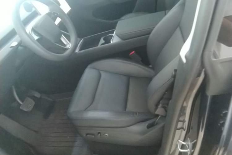 Used Tesla Model Y 2025 Rear-Wheel-Drive Version Left Front Seat