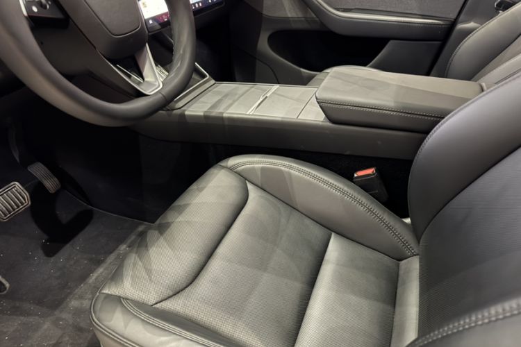 Used Tesla Model Y 2025 Rear-Wheel-Drive Version Left Front Seat