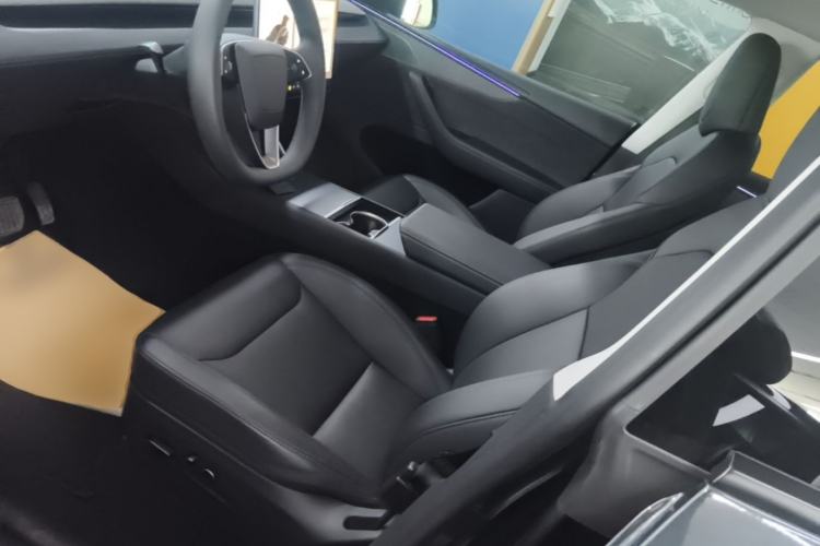 Used Tesla Model Y 2025 Long-Range All-Wheel-Drive Version Left Front Seat