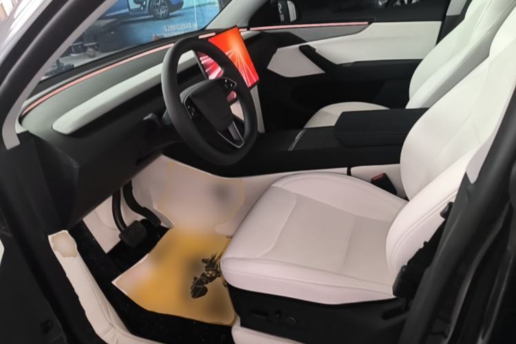 Used Tesla Model Y 2025 Long-Range All-Wheel Drive First Edition Left Front Seat