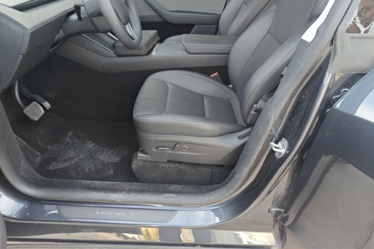 Used Tesla Model Y 2025 Rear-Wheel-Drive Version Left Front Seat
