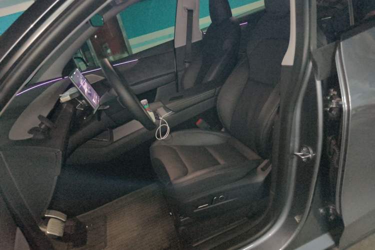 Used Tesla Model Y 2025 Long-Range All-Wheel-Drive Version Left Front Seat