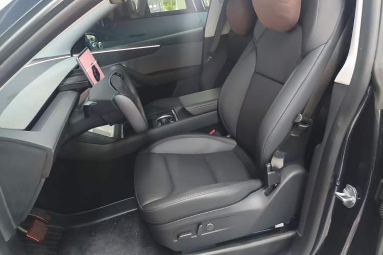 Used Tesla Model Y 2025 Rear-Wheel-Drive Version Left Front Seat