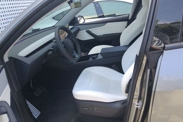 Used Tesla Model Y 2025 Rear-Wheel-Drive Version Left Front Seat