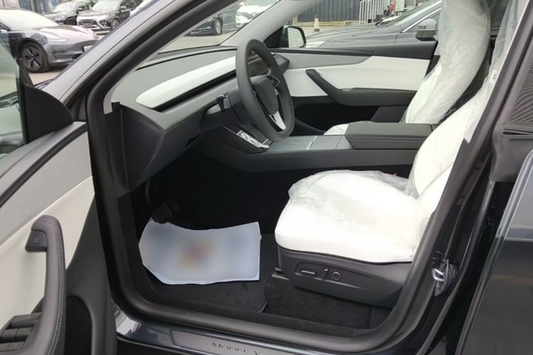 Used Tesla Model Y 2025 Rear-Wheel-Drive Version Left Front Seat