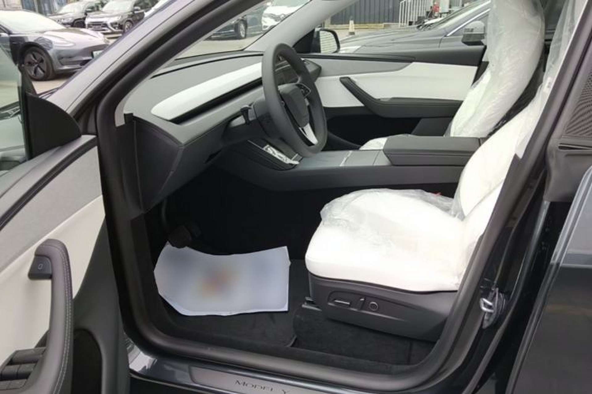Used Tesla Model Y 2025 Rear-Wheel-Drive Version Left Front Seat