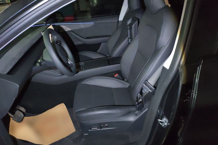 Used Tesla Model Y 2025 Long-Range All-Wheel Drive First Edition Left Front Seat