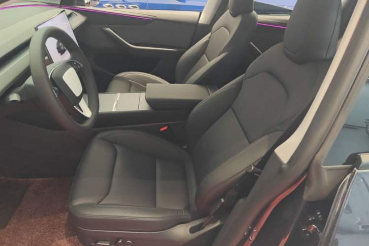 Used Tesla Model Y 2025 Rear-Wheel-Drive Version Left Front Seat