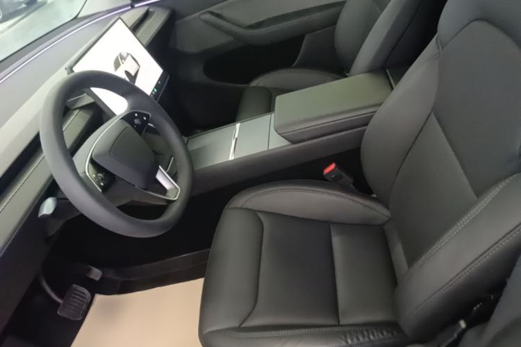 Used Tesla Model Y 2025 Rear-Wheel-Drive Version Left Front Seat
