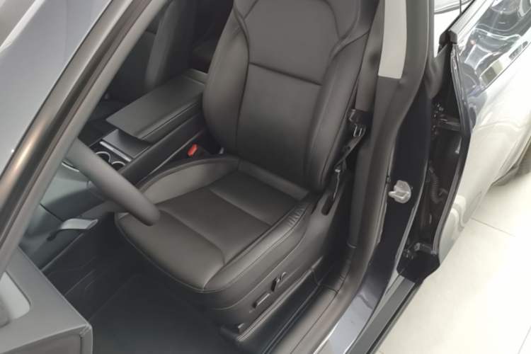 Used Tesla Model Y 2025 Rear-Wheel-Drive Version Left Front Seat