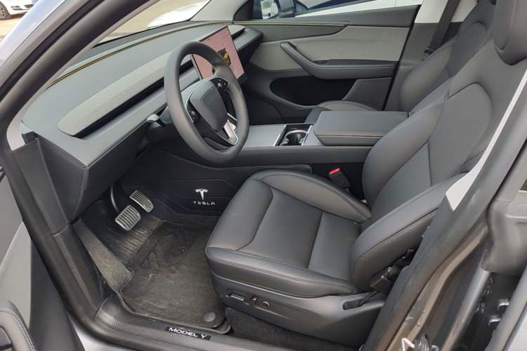Used Tesla Model Y 2025 Rear-Wheel-Drive Version Left Front Seat