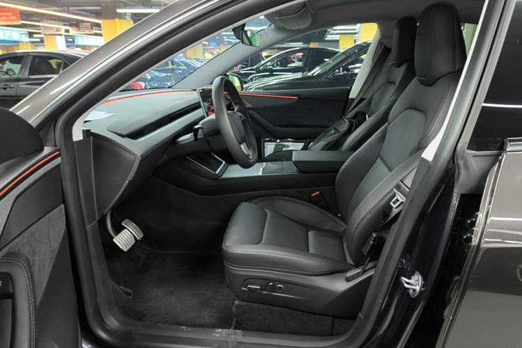Used Tesla Model Y 2025 Long-Range All-Wheel Drive First Edition Left Front Seat