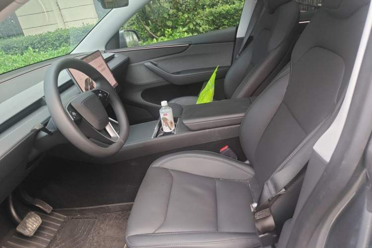 Used Tesla Model Y 2025 Rear-Wheel-Drive Version Left Front Seat