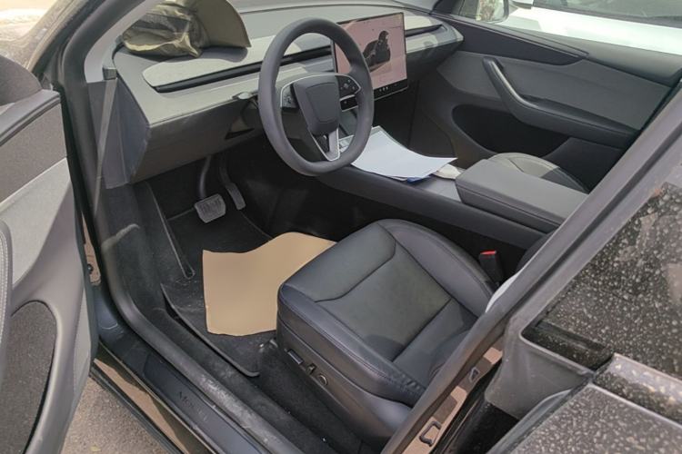 Used Tesla Model Y 2025 Rear-Wheel-Drive Version Left Front Seat
