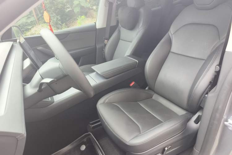 Used Tesla Model Y 2025 Rear-Wheel-Drive Version Left Front Seat