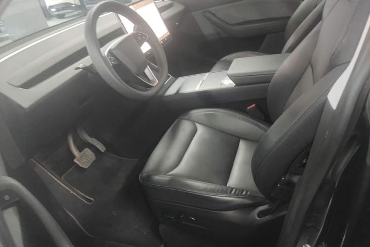 Used Tesla Model Y 2025 Rear-Wheel-Drive Version Left Front Seat