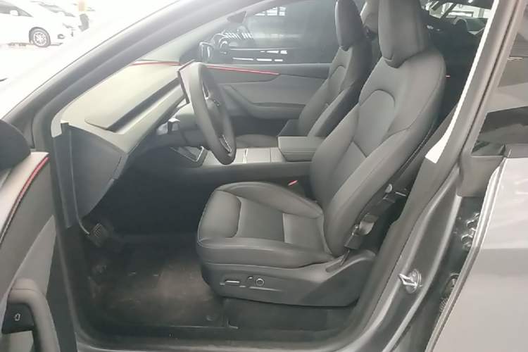 Used Tesla Model Y 2025 Rear-Wheel-Drive Version Left Front Seat