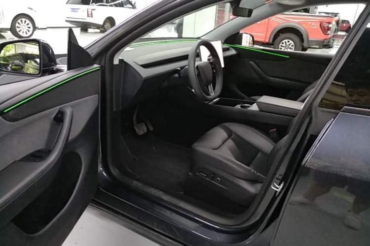 Used Tesla Model Y 2025 Rear-Wheel Drive First Edition Left Front Seat