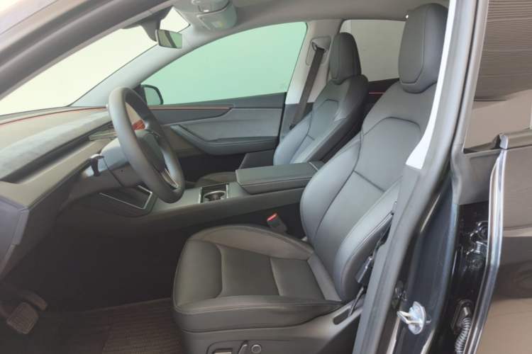 Used Tesla Model Y 2025 Rear-Wheel Drive First Edition Left Front Seat