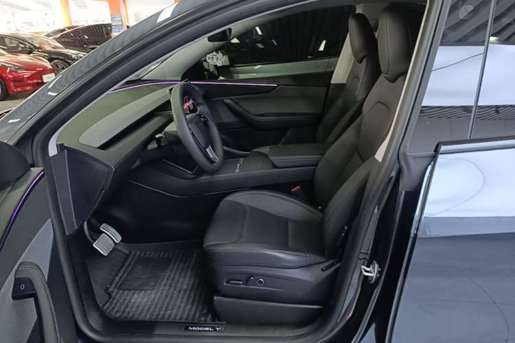 Used Tesla Model Y 2025 Rear-Wheel-Drive Version Left Front Seat