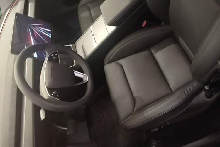 Used Tesla Model Y 2025 Long-Range All-Wheel Drive First Edition Left Front Seat
