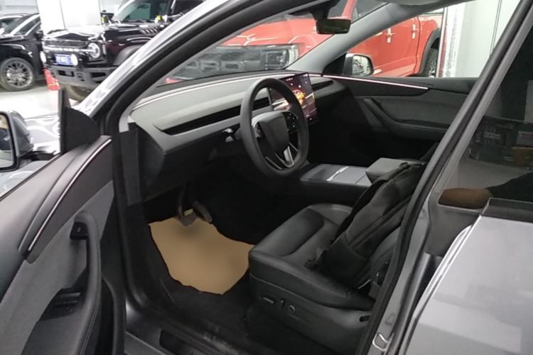 Used Tesla Model Y 2025 Rear-Wheel Drive First Edition Left Front Seat