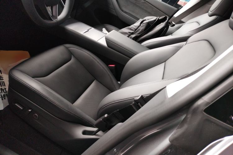 Used Tesla Model Y 2025 Long-Range All-Wheel-Drive Version Left Front Seat