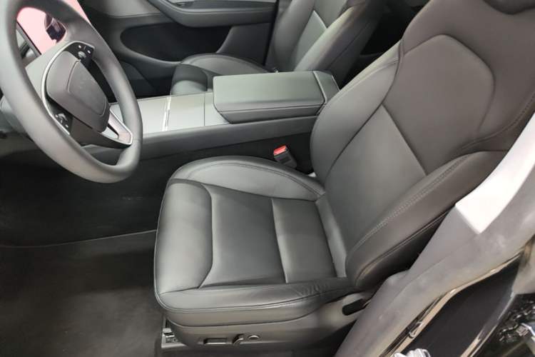 Used Tesla Model Y 2025 Rear-Wheel-Drive Version Left Front Seat