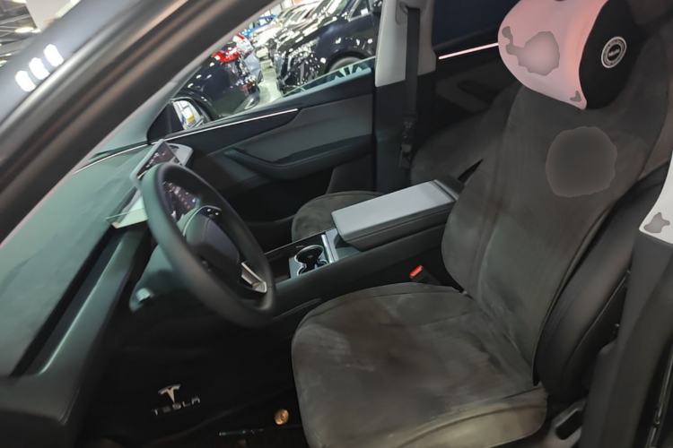 Used Tesla Model Y 2025 Rear-Wheel Drive First Edition Left Front Seat