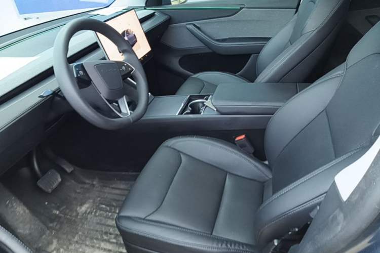 Used Tesla Model Y 2025 Rear-Wheel-Drive Version Left Front Seat