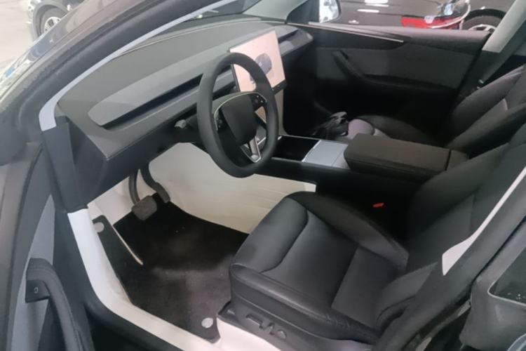 Used Tesla Model Y 2025 Rear-Wheel-Drive Version Left Front Seat