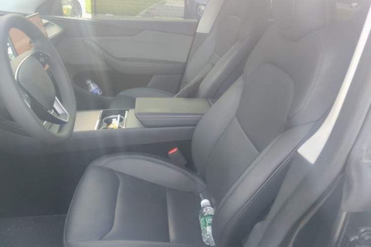 Used Tesla Model Y 2025 Rear-Wheel-Drive Version Left Front Seat