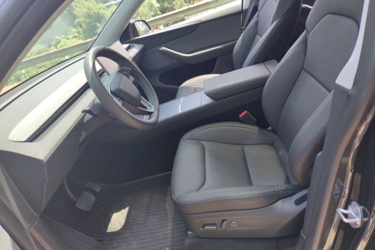 Used Tesla Model Y 2025 Rear-Wheel-Drive Version Left Front Seat