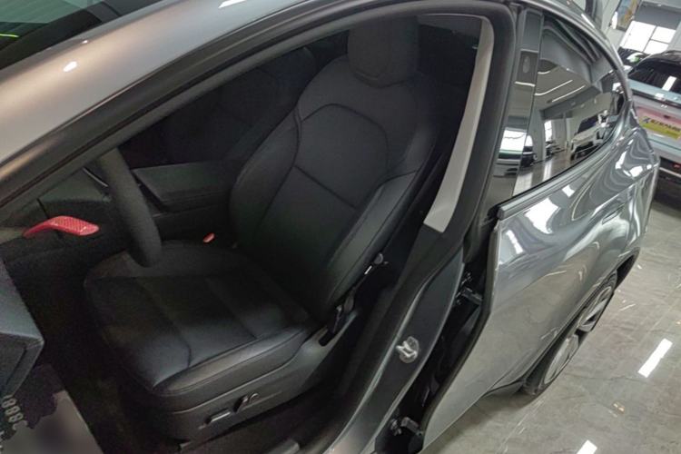 Used Tesla Model Y 2025 Long-Range All-Wheel-Drive Version Left Front Seat