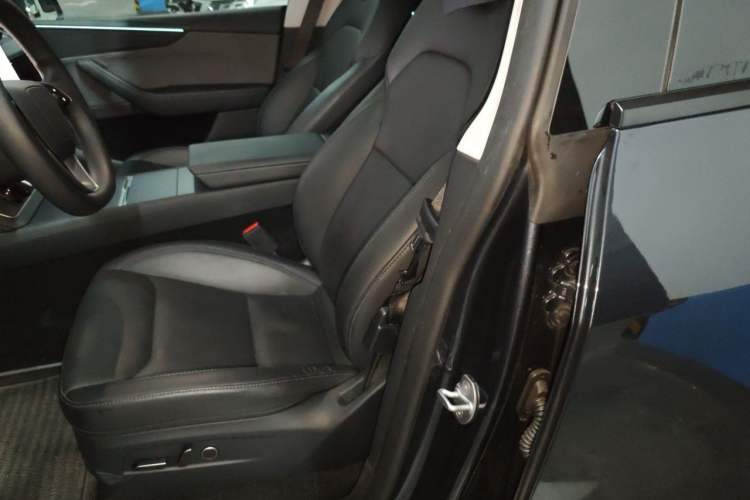 Used Tesla Model Y 2025 Rear-Wheel-Drive Version Left Front Seat